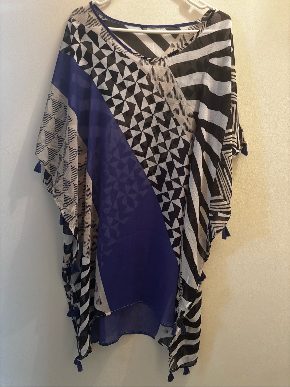 NWT! Women's Geometric Print Tassel Swim Cover-up Poncho. Size medium.